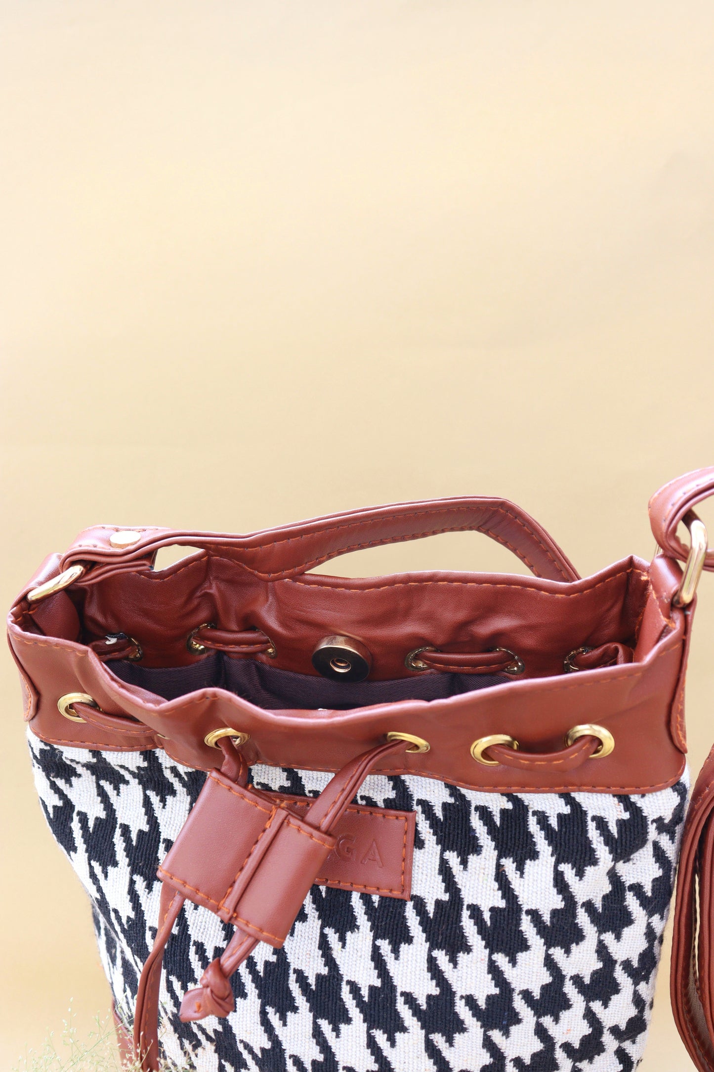 Black Bucket sling